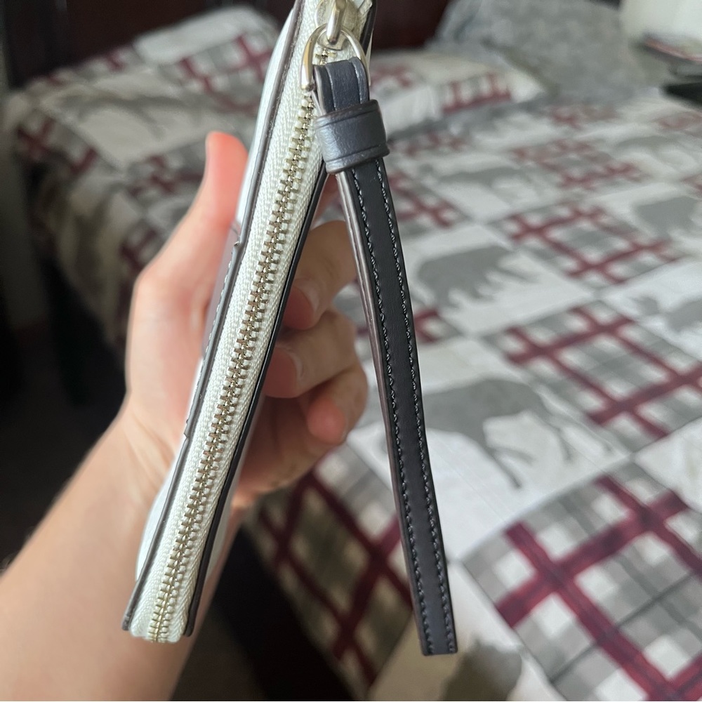 🤍 Coach Corner Zip Wristlet 🤍 - Picture 3 of 6